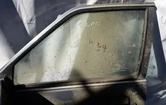 Ford Escort Front door window glass four-door