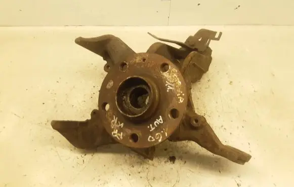 Skoda Octavia Mk2 (1Z) Front wheel hub spindle knuckle