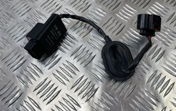 Audi A3 S3 8P Fuel pump relay 1K0906093E