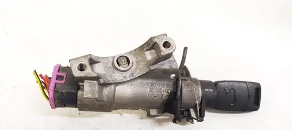 Audi A4 S4 B5 8D Ignition lock 4B0905851