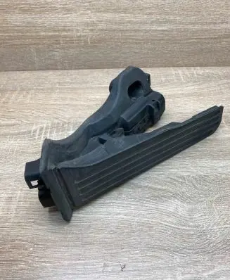 Audi A3 S3 8P Accelerator throttle pedal 1K1723503L 6PV008600 WithPlug