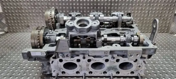 BMW 1 F20 F21 Engine head S27698516 8640274