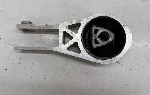 Dodge Hornet Gearbox mount 00520903520 520903520 52090352