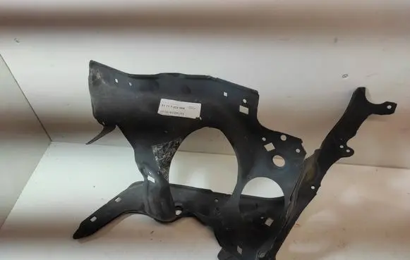 Headlight/headlamp mounting bracket