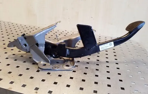 Ford Focus Brake pedal BV612467CE