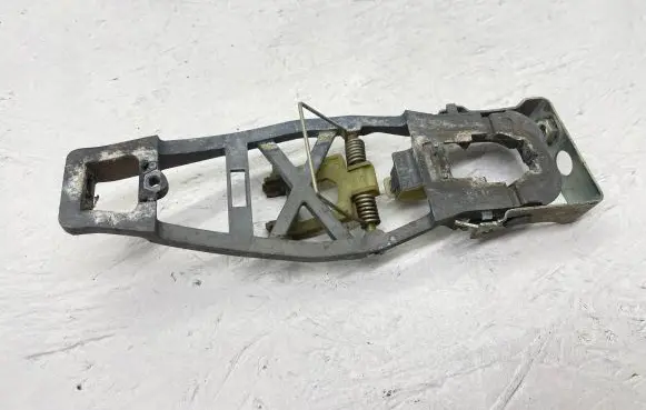 Volkswagen Touran I Front door exterior handle/bracket 1T0837886B 1T0839886A