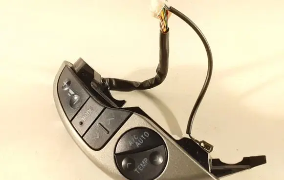 Toyota Prius (XW20) Steering wheel buttons/switches F70CV142 7N1E