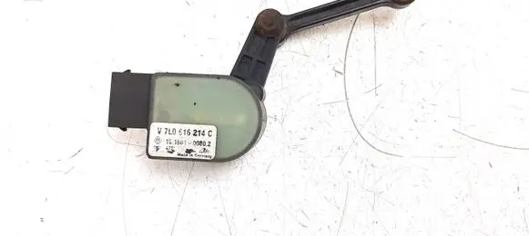 Headlight/headlamp level sensor