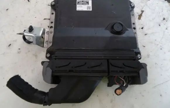 Toyota Prius (XW30) Engine control unit/module 8966147280