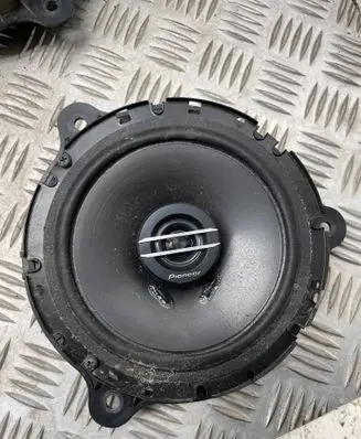 Nissan Juke I F15 Front door speaker