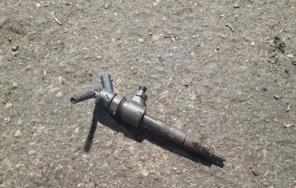 Opel Zafira B Fuel injector 0445110165