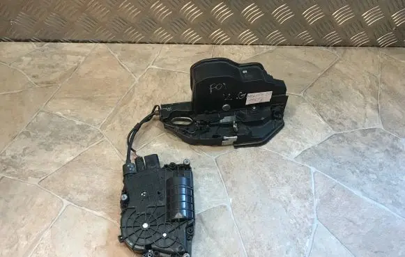 BMW 7 F01 F02 F03 F04 Rear door soft close latching motor 7185687
