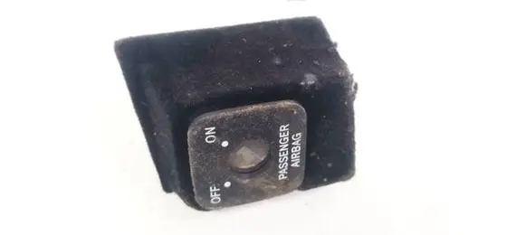 Passenger airbag on/off switch