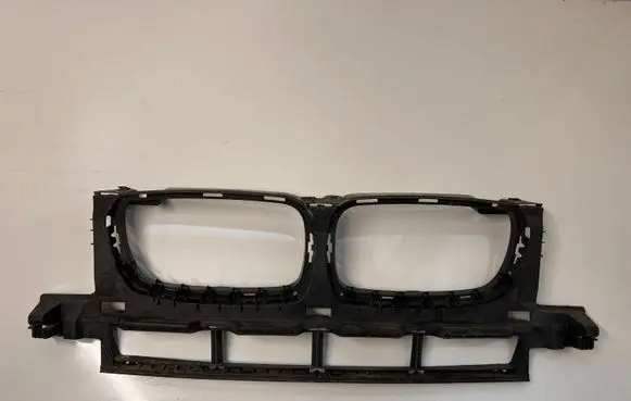 BMW X3 E83 Front bumper upper radiator grill 51113417721
