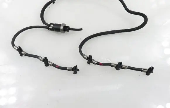 Volkswagen Phaeton Fuel injector supply line/pipe 059218D