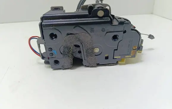 Volkswagen Polo IV 9N3 Rear door lock 3B4839015AG