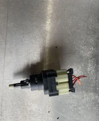 Volkswagen PASSAT B5.5 Brake pedal sensor switch