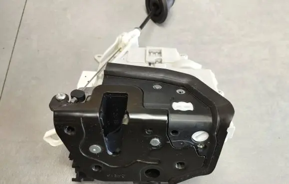 Audi A6 S6 C7 4G Front door lock 8J1837016E