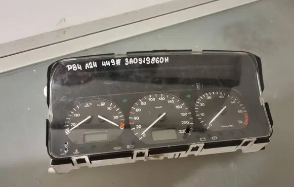 Volkswagen PASSAT B4 Speedometer (instrument cluster) 3A0919860H 6160663101