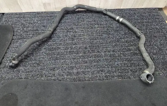 BMW 5 G30 G31 Engine coolant pipe/hose 8602621