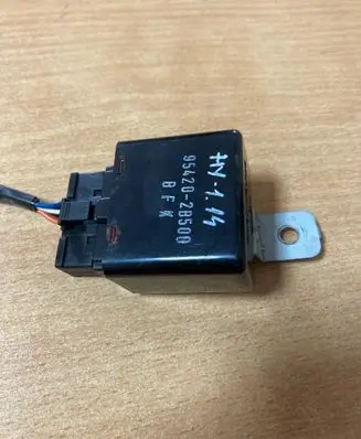 Hyundai Santa Fe Window wiper relay 954202B500