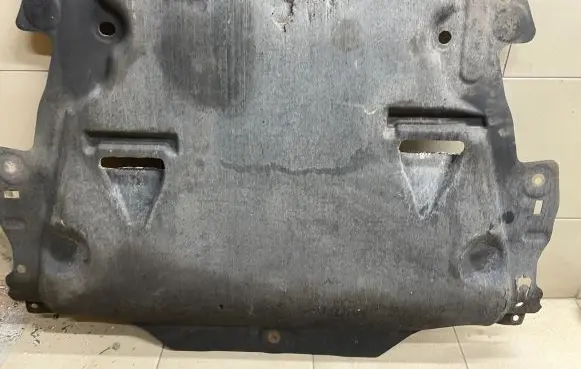 Volvo V60 Engine splash shield/under tray 31425092