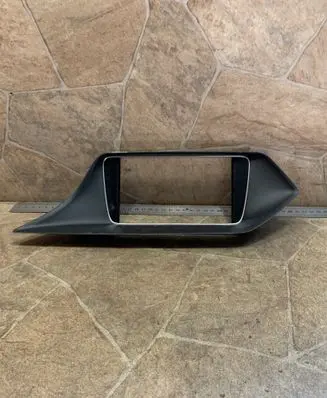 Radio/GPS head unit trim