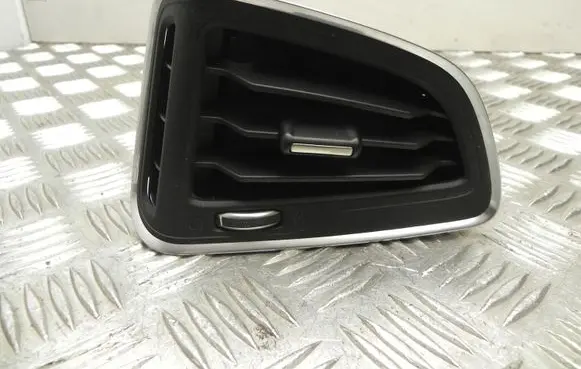 Rear air vent grill