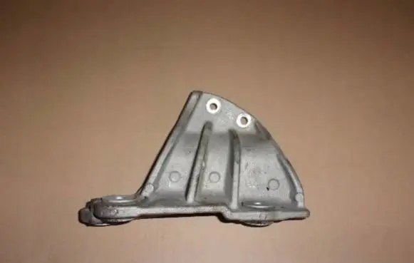Maserati Levante Engine mounting bracket 670034567