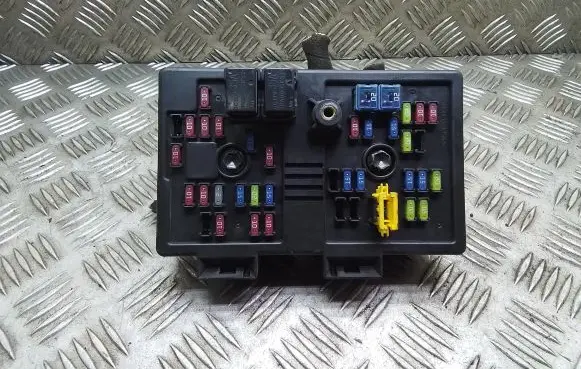Chevrolet Captiva Fuse box set 96821082 9682108282