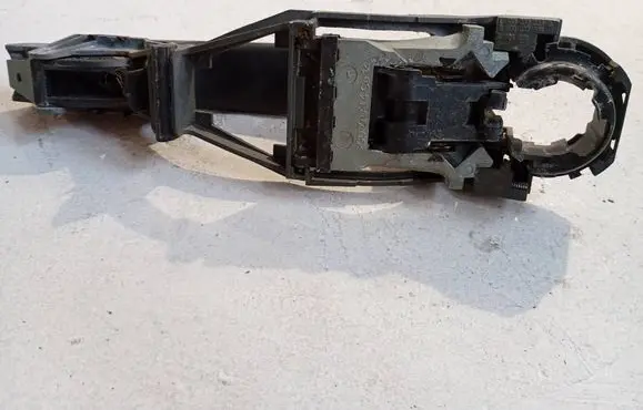 Volkswagen Polo IV 9N3 Front door exterior handle 3B0837885