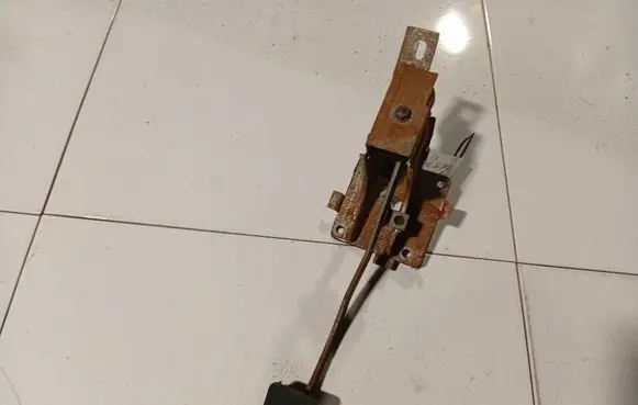Chevrolet Aveo Clutch pedal 