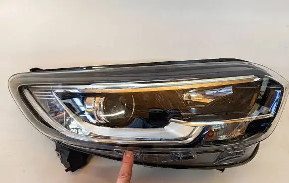 Renault Kadjar Headlight/headlamp 260101096R