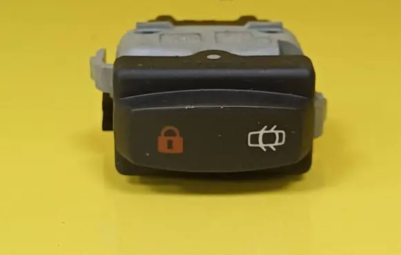 Renault Scenic I Central locking switch button 28082