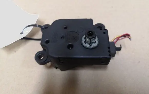 Citroen C4 I Air flap motor/actuator B8036U12