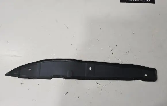 Maserati Levante Fender end trim 670032468 B340