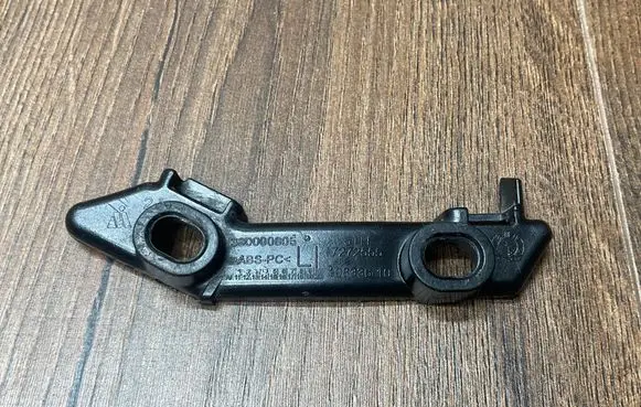 BMW 1 F20 F21 Front bumper mounting bracket 7272555