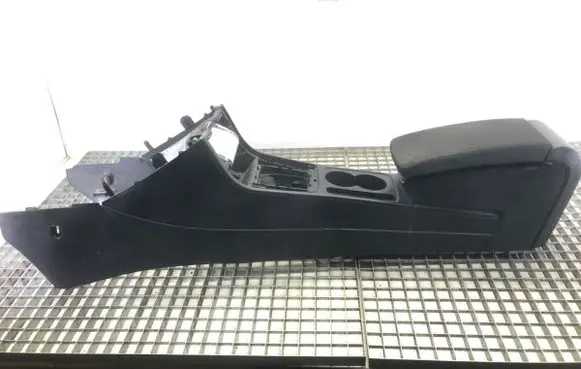 Volkswagen PASSAT B7 Center console 