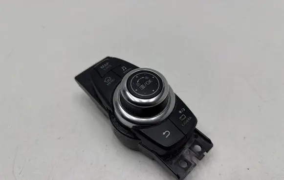 Infiniti Q30 Head unit multimedia control 5DA1B21E0653
