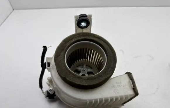 Toyota Auris E180 Hybrid/electric vehicle battery fan 0160702060