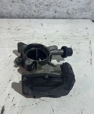 Opel Insignia A Throttle valve 50329302