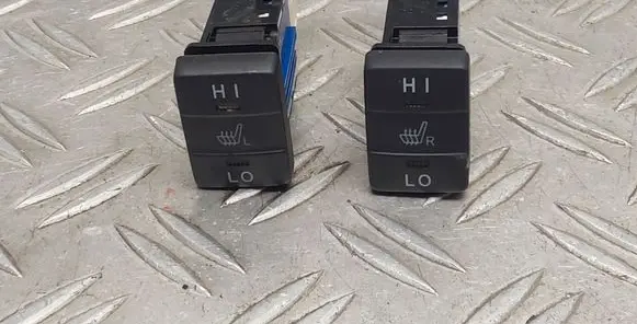 Toyota RAV 4 (XA40) Seat heating switch 