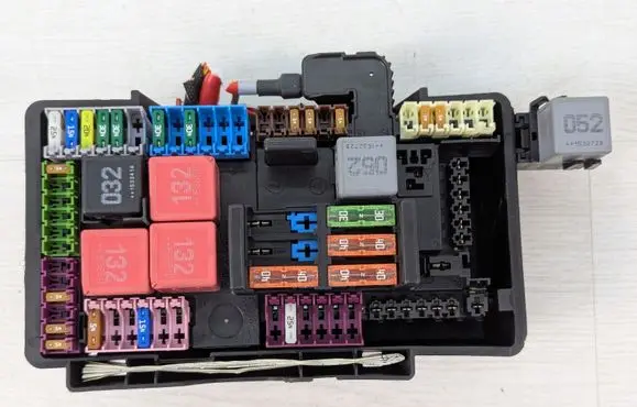 Mercedes-Benz C W205 Fuse box cover A2055400840