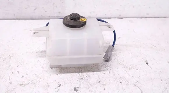 Toyota Auris E180 Brake fluid reservoir 11155