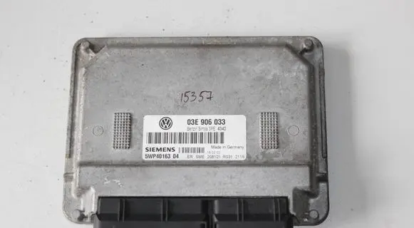 Skoda Fabia Mk1 (6Y) Engine control unit/module 03E906033 5WP4016304