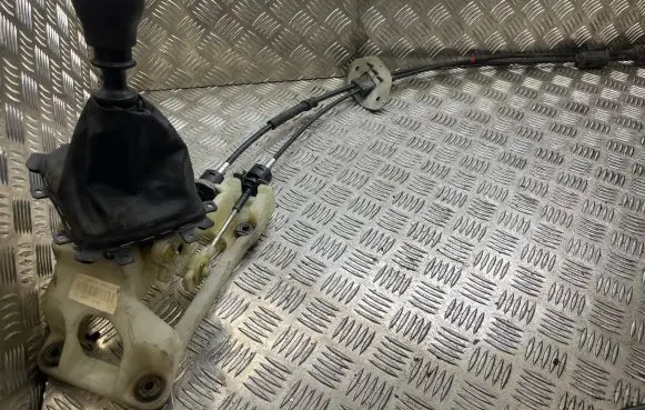 KIA Ceed Gear shifter/selector 437001H100