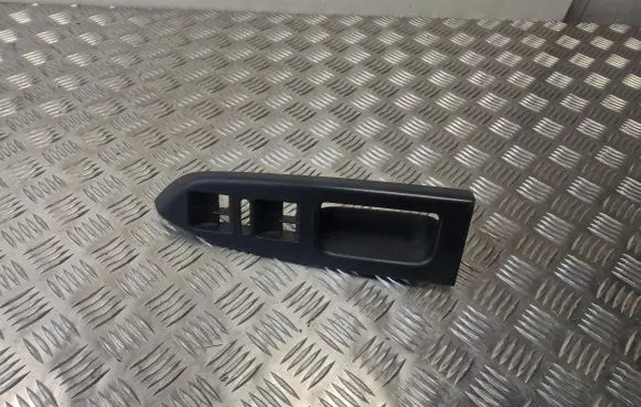 Volkswagen Touran II Front door window switch trim 1T1867371H