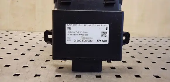 Seat Toledo IV (NH) Voltage converter/converter module 8K0959663C