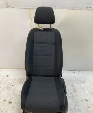 Volkswagen Touran I Front driver seat 