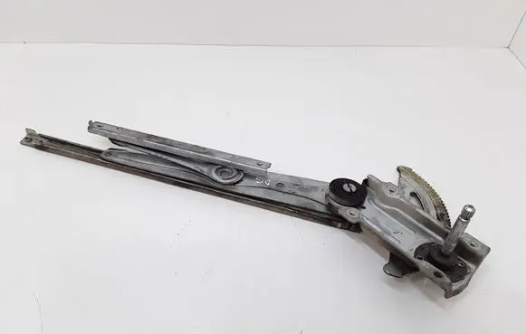Rear door manual window regulator